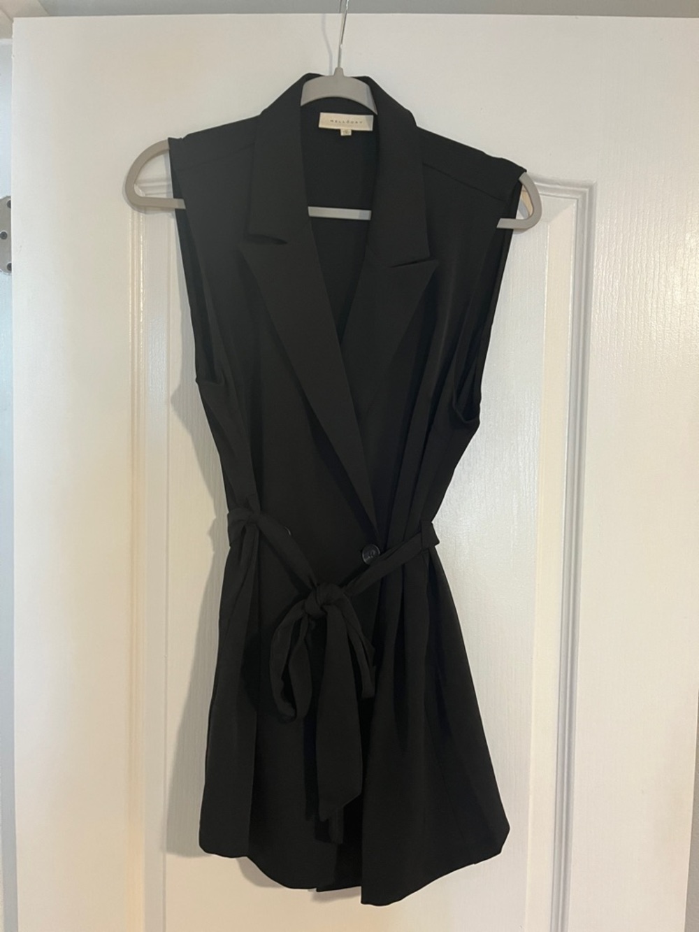 MELLODAY Black Sleeveless Tie-Waist Tunic Blazer
